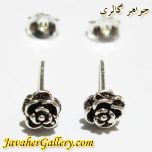 گوشواره نقره میخی طرح گل سیاه قلم